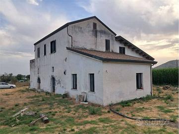 Palazzo / Stabile di 14080 m² con più di 5 locali 