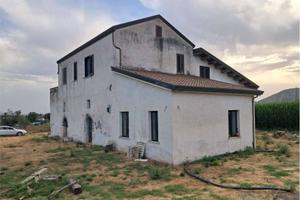 Palazzo / Stabile di 14080 m² con più di 5 locali 