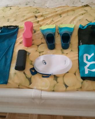 Materiale per nuoto
