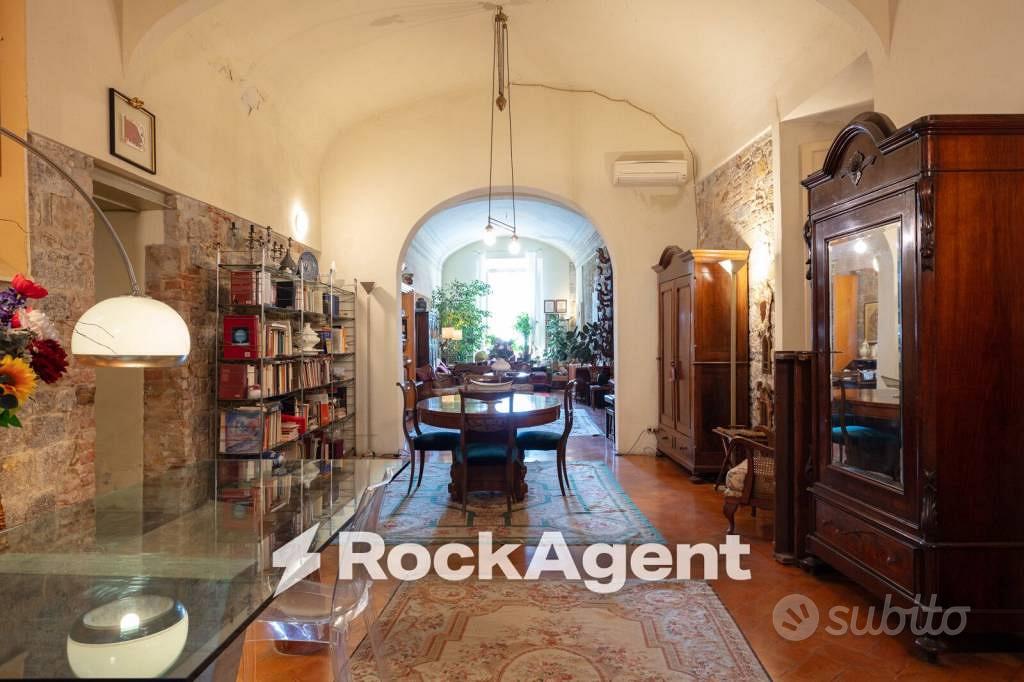 Appartamento di 292 m² con più di 5 locali e box a - Vista 4