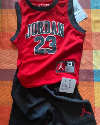Jordan completo bimbo 3 anni NUOVO