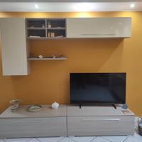 Parete attrezzata e madia - urgent