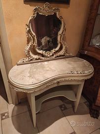 mobile in marmo con specchio 