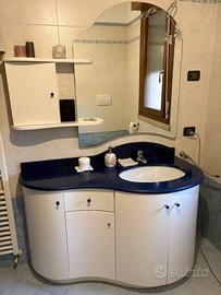 Mobile bagno con accessori