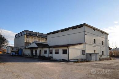 Immobile in asta di 3586 m² con 4 locali a Spoleto