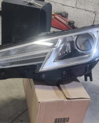 fanale anteriore e posteriore sx audi A4 2019