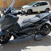 Tmax 560 Tech