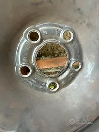 Cerchi e gomme compresi di borchie vw