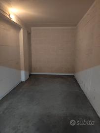 Garage con presa luce non umidità