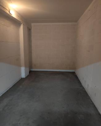 Garage con presa luce non umidità
