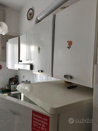 tavoli, sedie, scaffali cucina