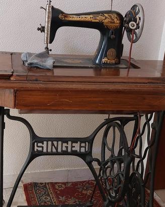 Macchina Singer a pedale