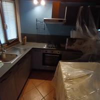 Cucina moderna grigia