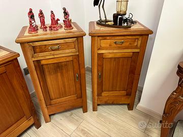 Comodini d'antiquariato in legno di ciliegio