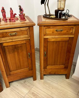 Comodini d'antiquariato in legno di ciliegio