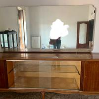 Cappottiera e mobile lungo con specchio