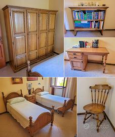 Mobili in Rovere Massello per Cameretta Completa