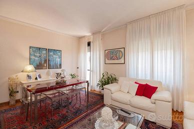 Appartamento di 120 m² con 5 locali e box auto a T