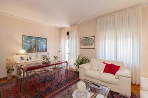 Appartamento di 120 m² con 5 locali e box auto a T