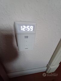 Amazon Echo Flex con orologio