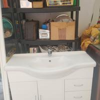 Lavandino mobiletto, specchio e rubinetteria