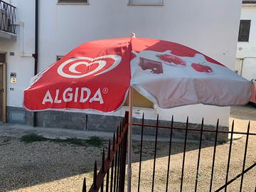 Ombrellone Algida con fragole