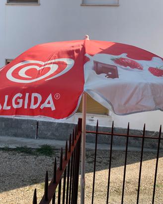 Ombrellone Algida con fragole
