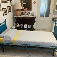 Letto turchese in ferro battuto