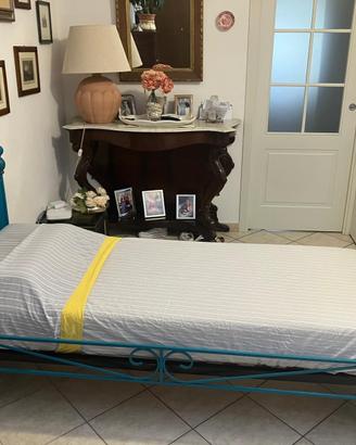 Letto turchese in ferro battuto