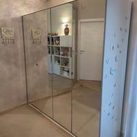 Mobili ikea con ante a specchio