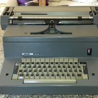 Macchina da scrivere elettrica olivetti "tecne 3"