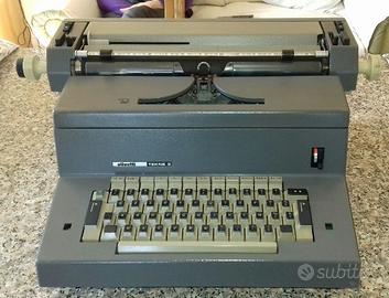 Macchina da scrivere elettrica olivetti "tecne 3"