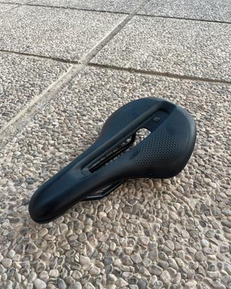 Sella Bontrager 145 mm short