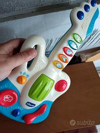 chitarra giocattolo