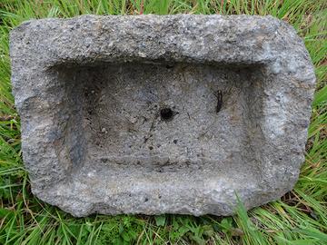 Lavello in pietra antico