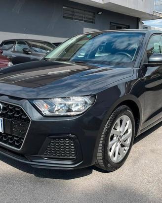 Audi A1 25 1.0 tfsi Admired