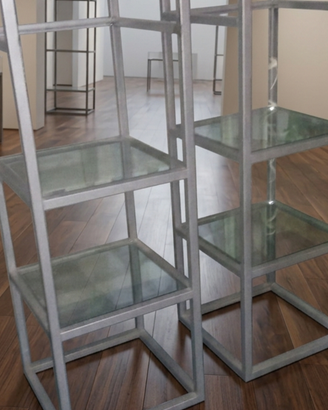 Coppia Scaffali in acciaio e ripiani in vetro