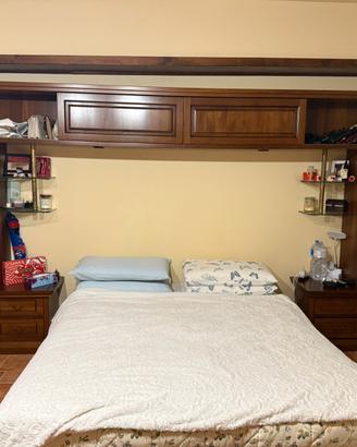 Mobile letto matrimoniale in legno con libreria
