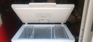 CONGELATORE A POZZO- MIELE 284 Litri