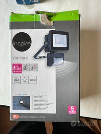 Lampada led da esterno con sensore
