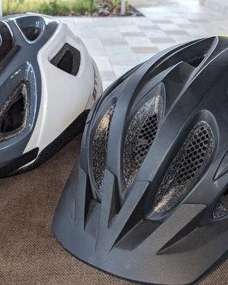 2 caschi bicicletta