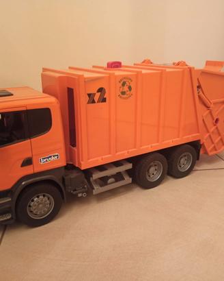 Camion dei rifiuti giocattolo