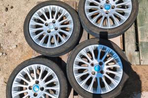 Cerchi e Gomme Nuove Ford Fiesta 