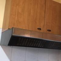 Cucina a gas completa di cappa, base e pensili.