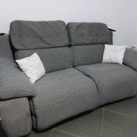 Divano con tasti elettronici