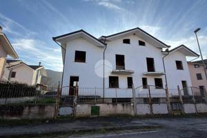 VILLA A SCHIERA A VAIRANO PATENORA