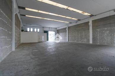 CAPANNONE A DUE CARRARE