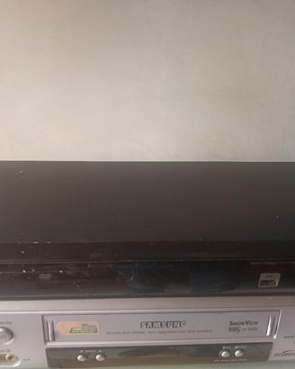 Grande lotto di CD VHS +videoregistratore e lettor
