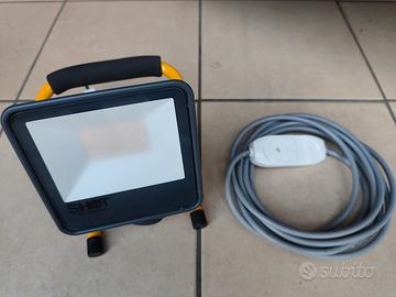 Faretto portatile per Hobbisti Professionisti 