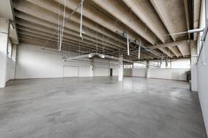 Capannone 700-1000 mq con piazzale e uffici